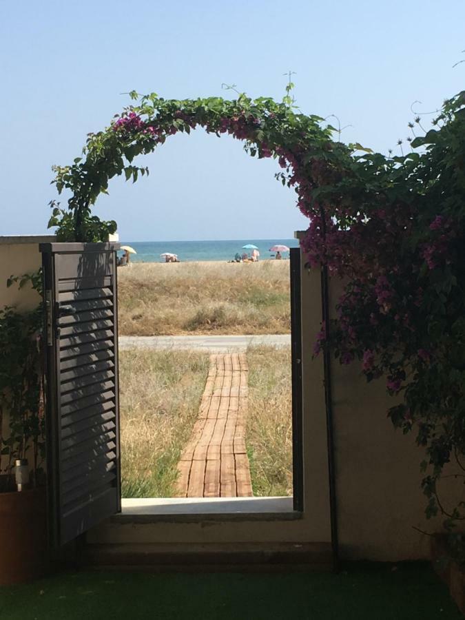 Beach Flat With Garden Castelldefels Ngoại thất bức ảnh