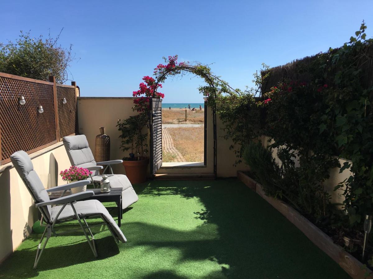 Beach Flat With Garden Castelldefels Ngoại thất bức ảnh